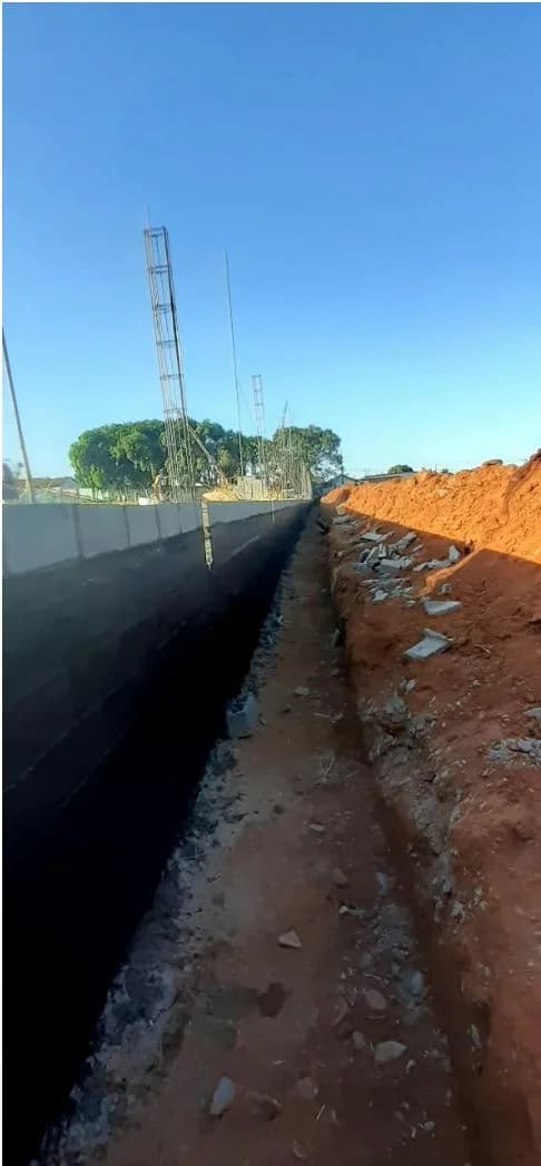 Execução de muro — CEAI Luizote — registro 8 da execução